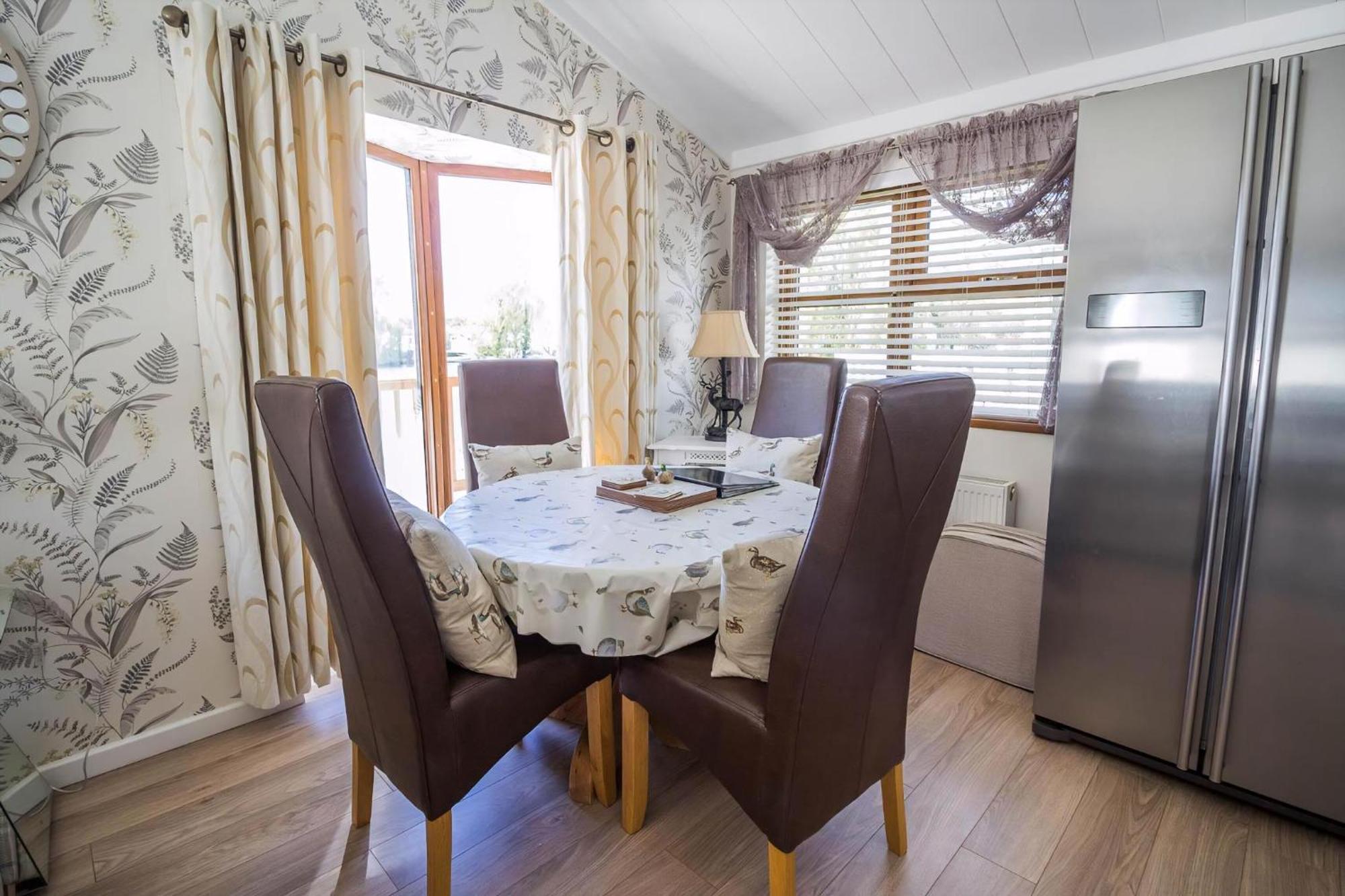 Stunning Lodge With Free Wifi For Hire At Carlton Meres In Suffolk Ref 60013M Saxmundham Luaran gambar