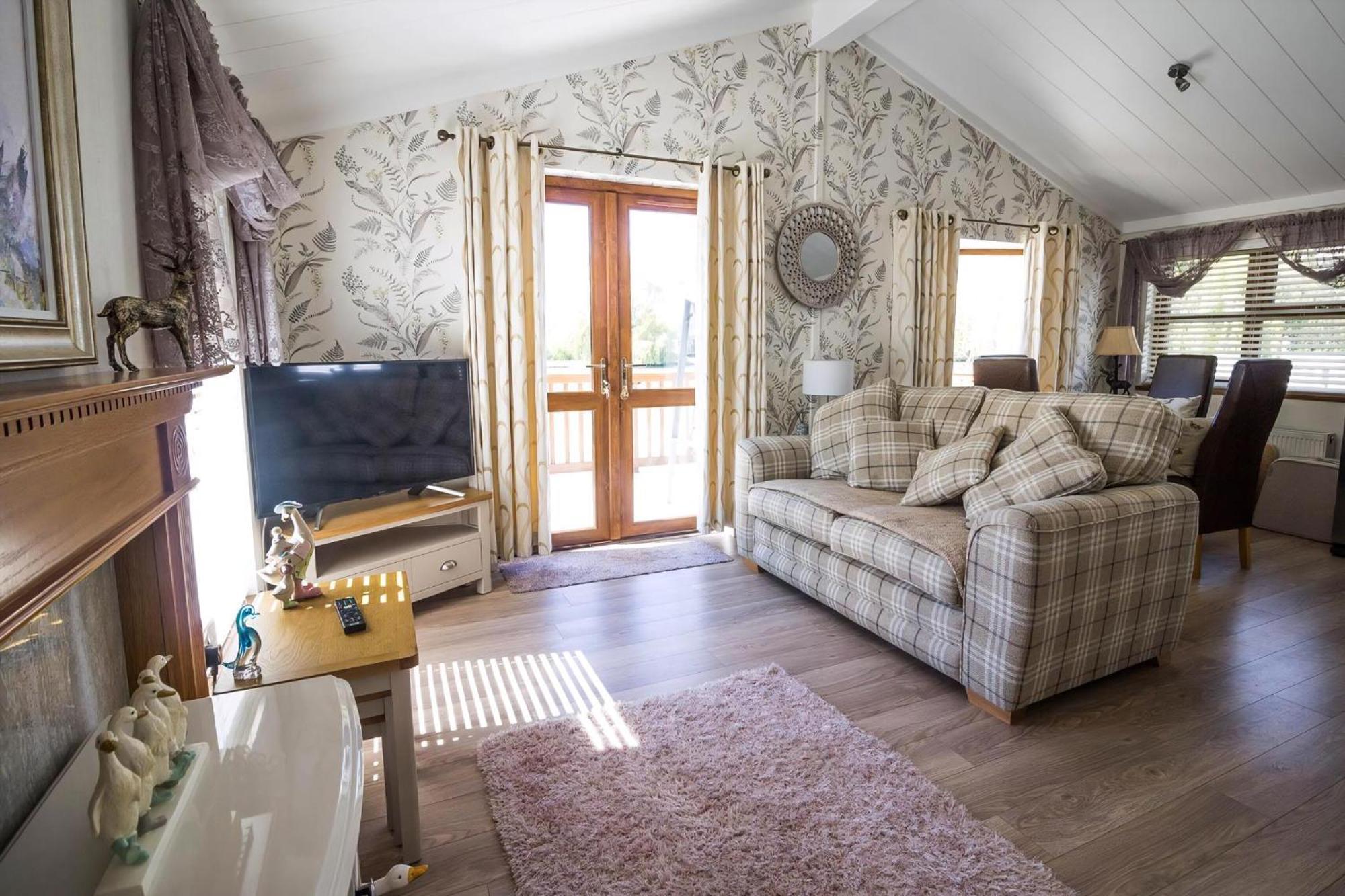 Stunning Lodge With Free Wifi For Hire At Carlton Meres In Suffolk Ref 60013M Saxmundham Luaran gambar